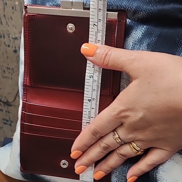 Burberry bi fold red wallet - Picture 9 of 9